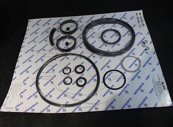 Wearing parts kit consisting of all seals,bearings and guide bands for FD/FS 600, -20°/+80°C, -5°F/+175°F (VA001-335-15)