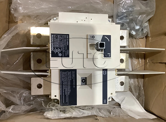 Disconnect Switch: 3-pole, 400A