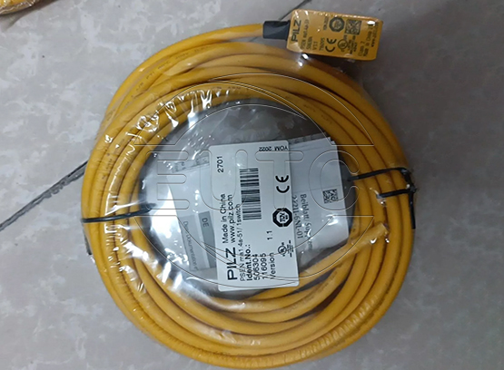 Magnetic safety switch
