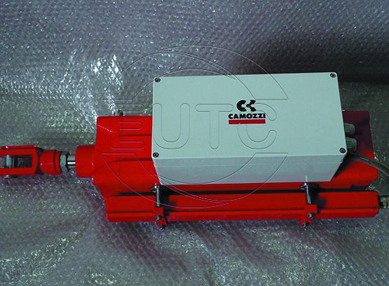 Pneumatic cylinder