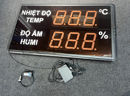 Large temperature and humidity meter