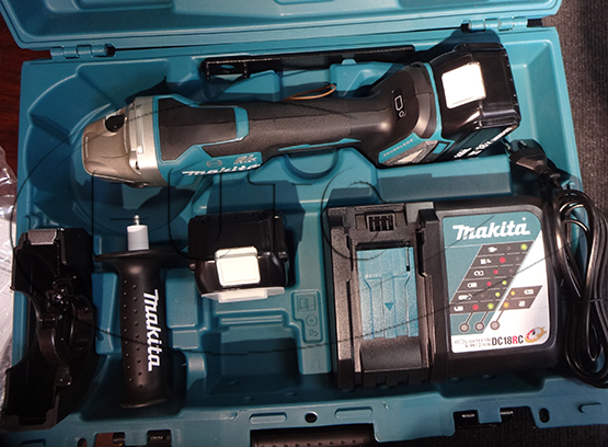 Makita DGA508RTE 125mm cordless angle grinder