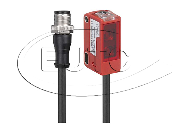 Diffuse sensor with background suppression