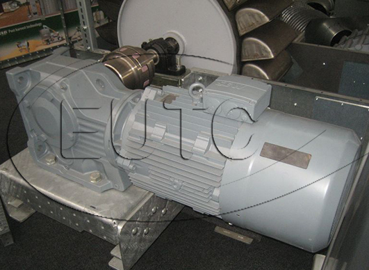 Helical-bevel gearmotor K107 DRN225S4/TF