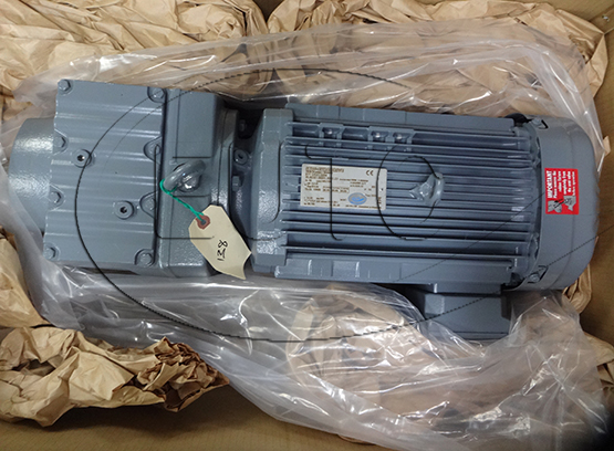 Helical gearmotor R77 DRN132S4